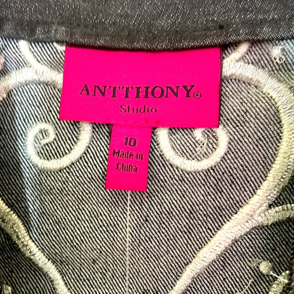 Beautiful Embroidered Black Jeans Blazer Size 10 - Picture 4 of 7